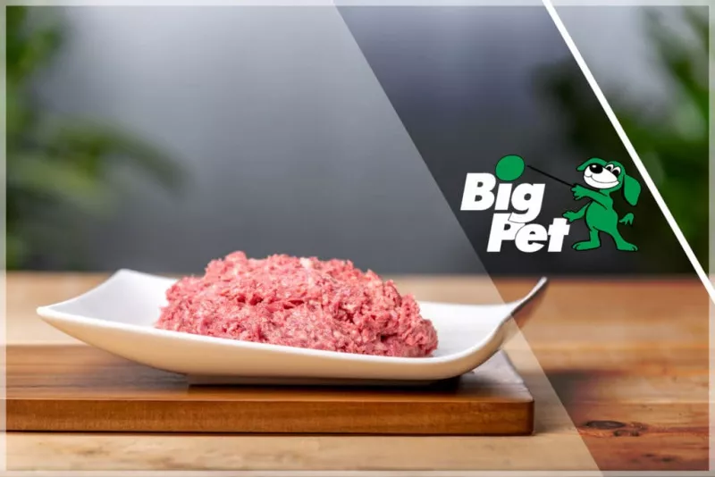 Pouletkarkassen gehackt